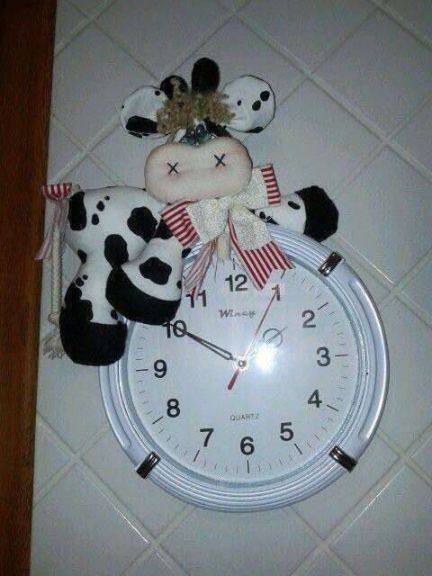 Academia de lencerÃa vaca vaquita en la cocina reloj